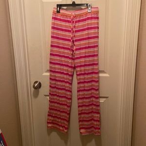 95% cotton 5% spandex, super soft, has pockets, elastic waistband